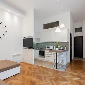  Apartamento Szent Istvan Ter 4 Next To Basilica A 1 Bedroom